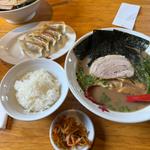 大桜de七志ラーメン　半ライス　餃子　辛ネギ