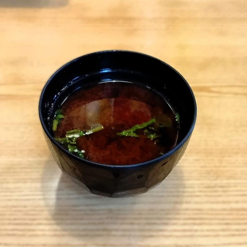 赤出汁のあら汁(源八寿し 南店)