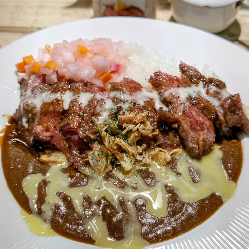 ステーキ肉増し&煮込みカレー(ステーキライスの店 センタービーフ横浜関内本店)