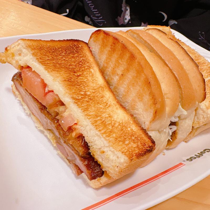 タンドリーチキンホットサンド(コメダ珈琲店 グランエミオ所沢店)