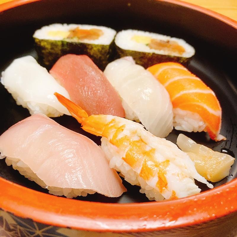 寿司（寿司うどん定食）(海の幸 磯の坊 （うみのさち いそのぼう）)