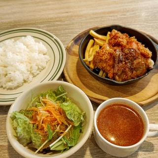 三元豚Grill & 肉バルのコンボランチ(GRILL＆BARうしすけ横浜元町店)