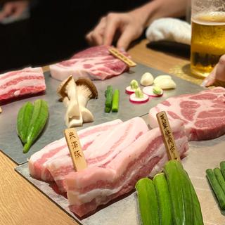 (Pretty Pork Factory)