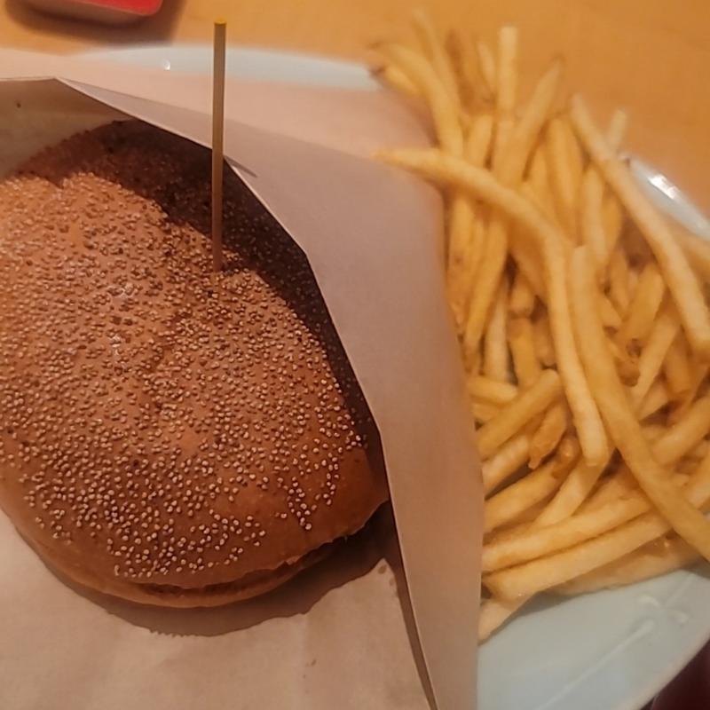 チーズバーガーフレンチフライ付(THE RIGOLETTO)