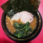 ラーメン(王道家味の継承店 カズ家)