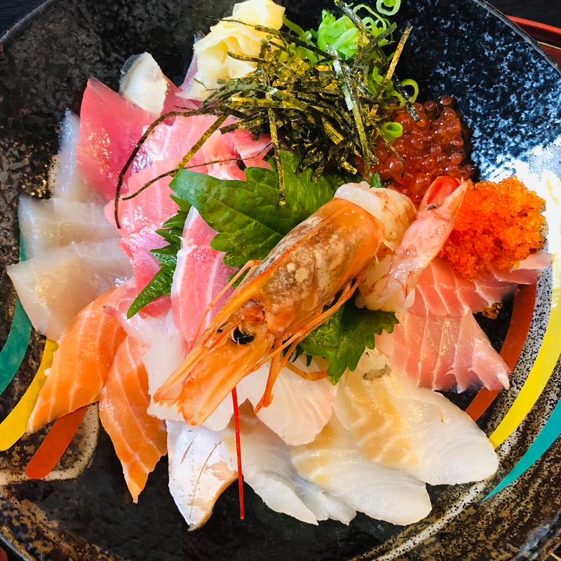 特選海鮮丼(まぐろの館 （マグロノヤカタ）)