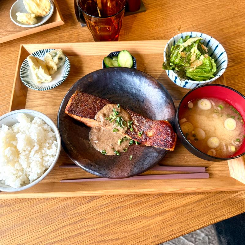 WITH定食　鮭(WITH KAMAKURA)