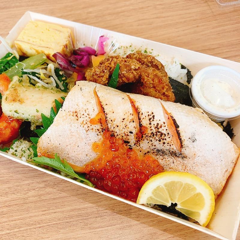 金の鮭とろ焼きいくら添え(くろべん 八丁堀店（黒田海苔店直営）)