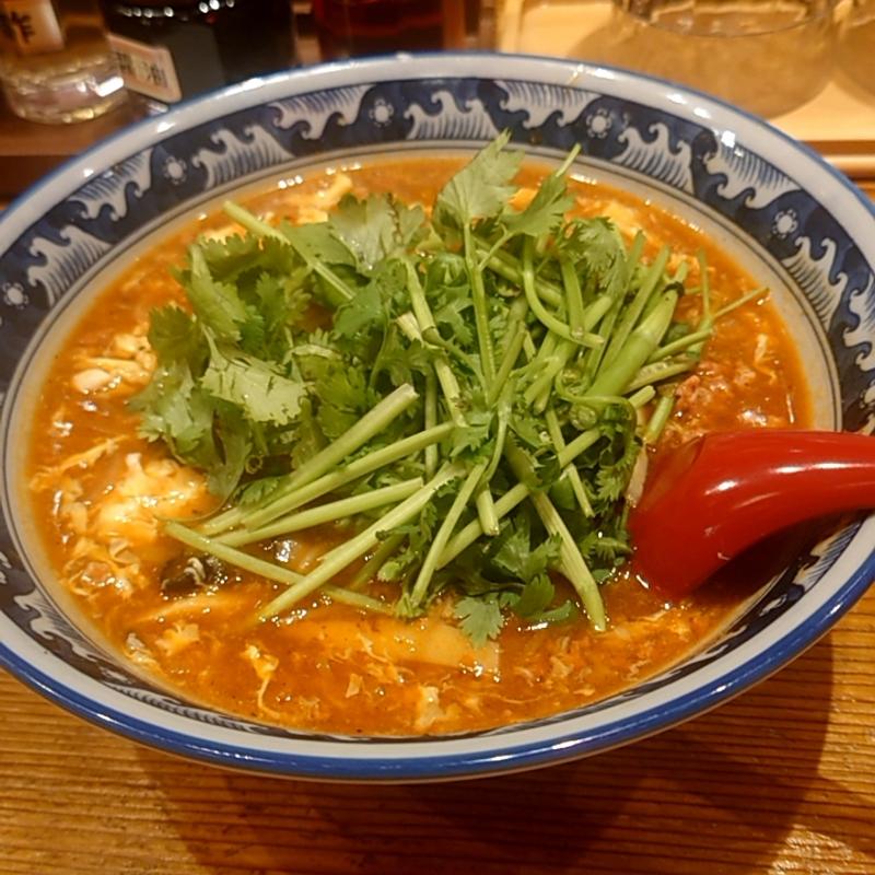 パクチー酸辣湯麺(點心飲茶酒館祥門 KITTE丸の内店)