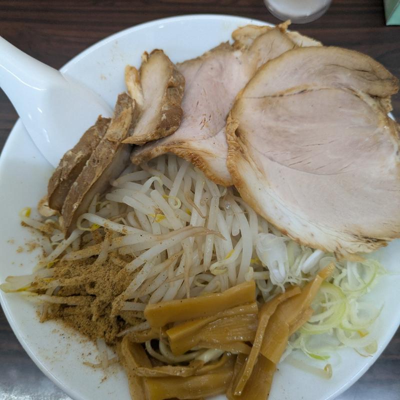 煮干しまぜそば（チャーシュートッピング）(花やラーメン )