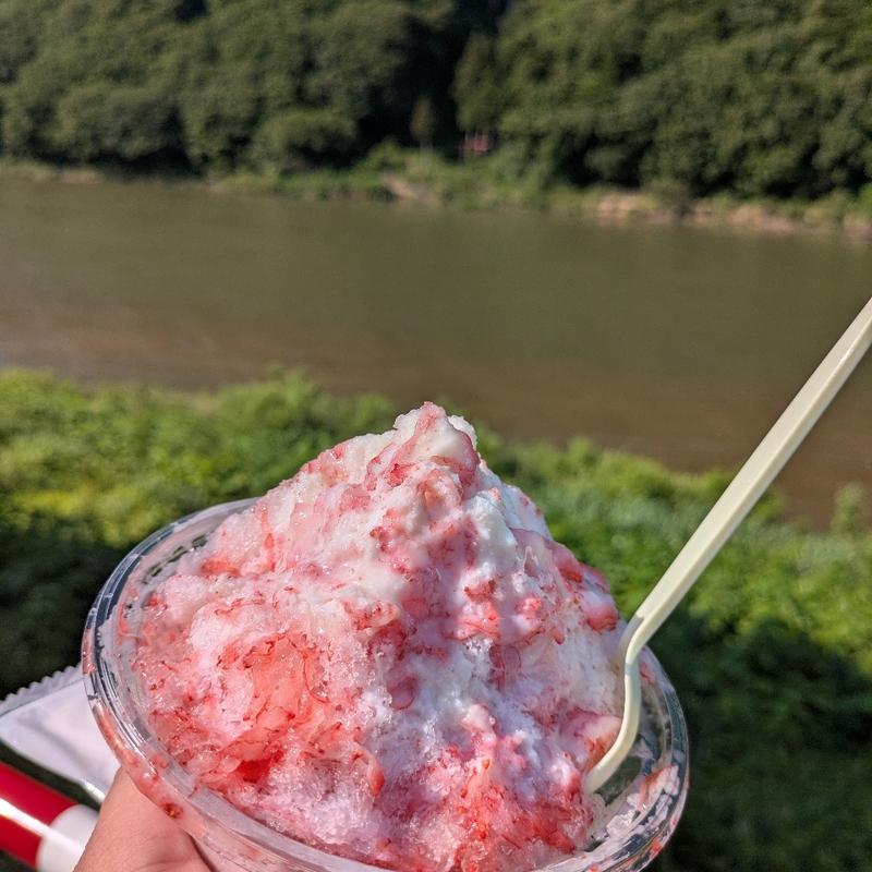 苺氷り(白糸の滝ドライブイン)