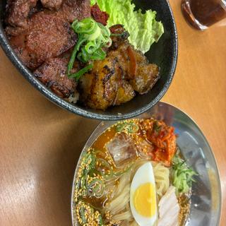 ハラミ・ホルモン丼➕冷麺ハーフ(焼肉丼一番)