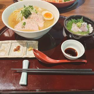 魚出汁と親鶏の塩そばと日替り小丼ぶり(和酒酔処わく別誂)