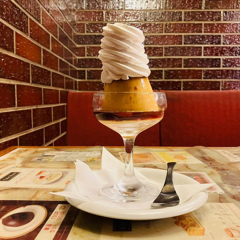 生クリーム乗せプリン(トロント)