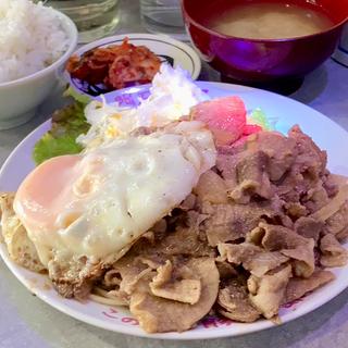 究極の生姜焼き定食 お肉倍盛り！(蒸し豚専門店 隕石)