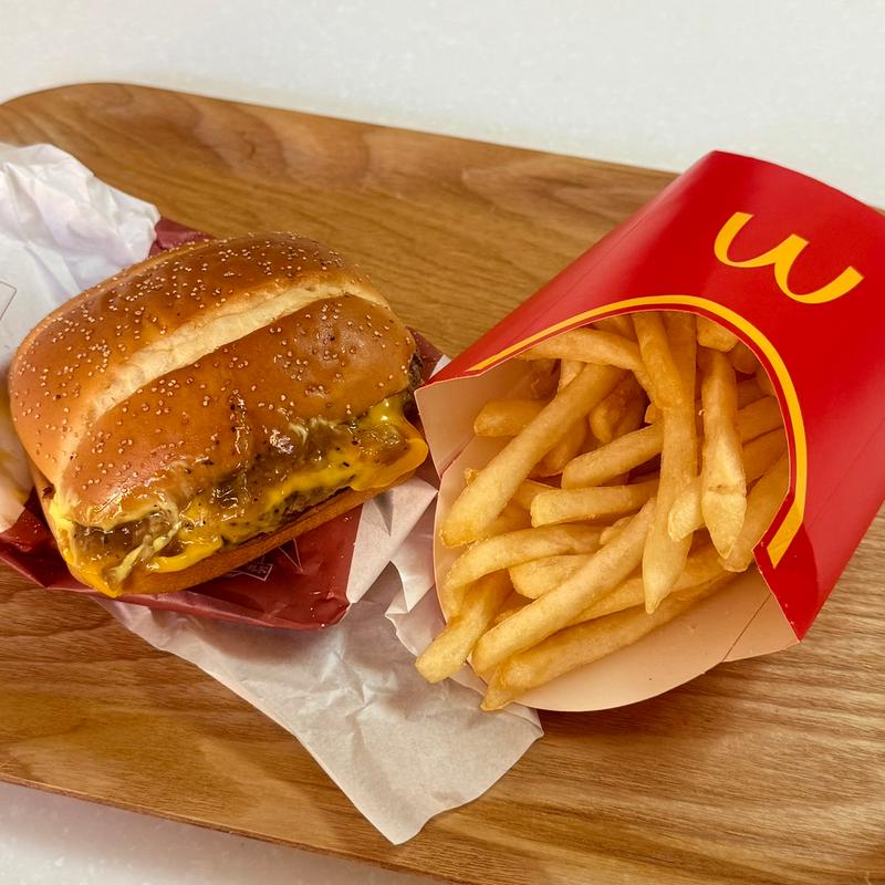 肉厚ビーフ＆ガーリックオニオンビーフ(マクドナルド 254和光店)