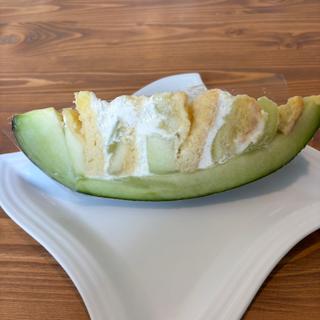 丸ごとメロンケーキ