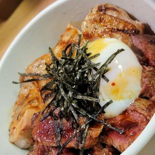 温玉松ロースチキン丼サラダバー付き(ステーキ屋松 本郷三丁目店)