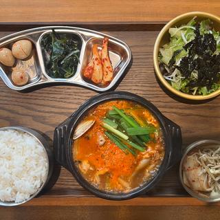スンドゥブチゲ(韓国ポチャ イヨサンソウル)