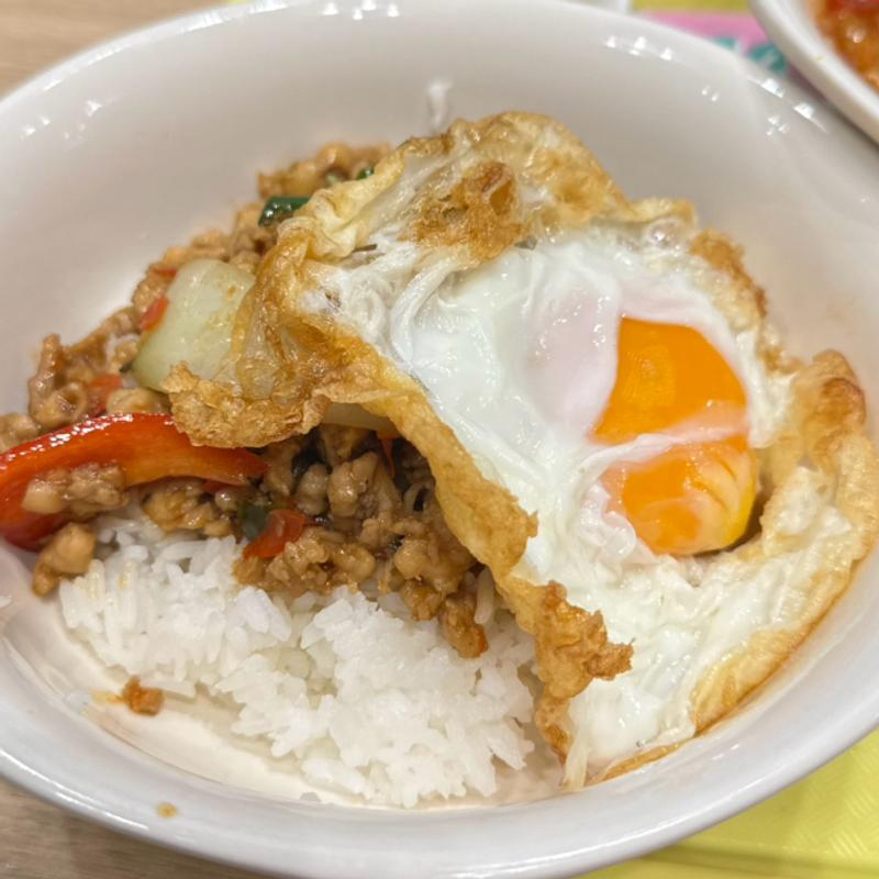 ガパオライス　ハーフ(タイ料理研究所 エキュート秋葉原店)