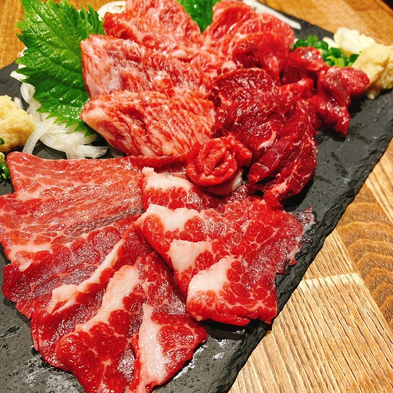 馬刺し(日本のお酒と馬肉料理 うまえびす)