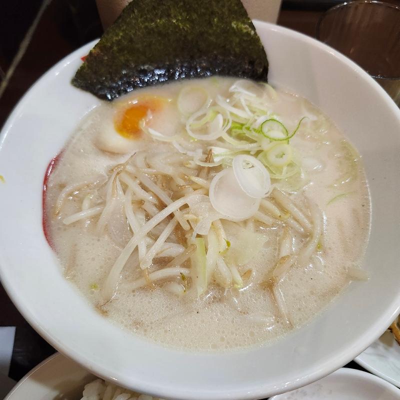 豚骨ラーメン(すずらん 那覇メインプレイス店)