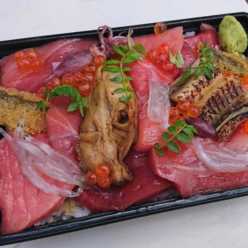 マグロと季節の海鮮チラシ(マグロマート 本店)