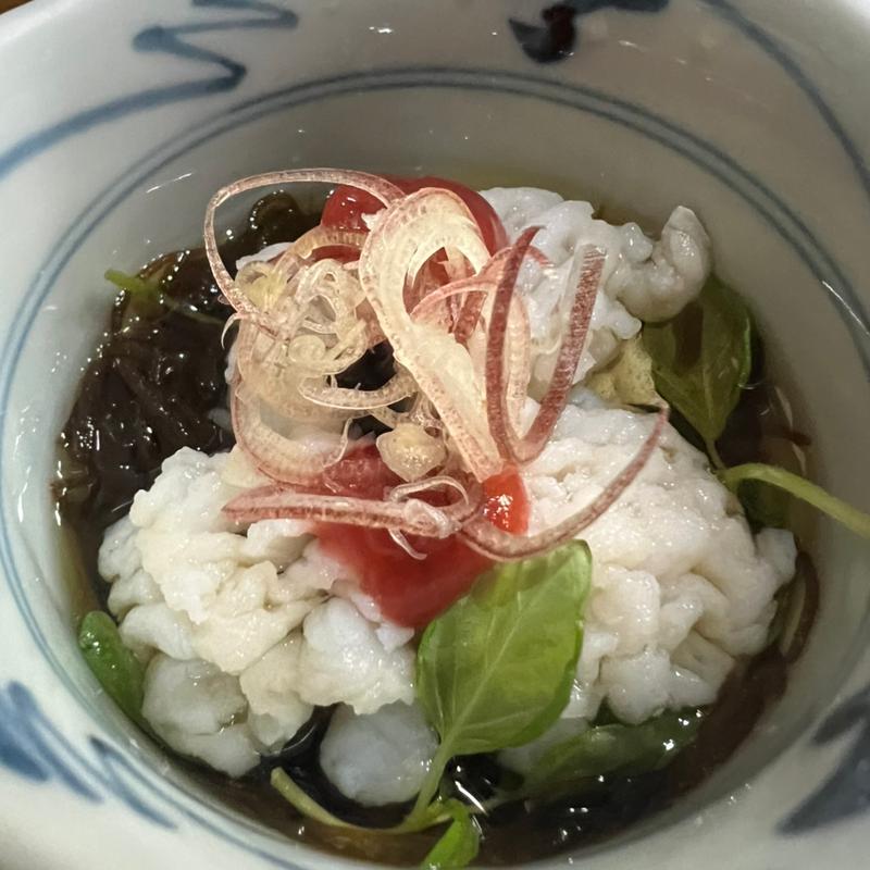 もずくと鱧の湯引き(よもぎ)