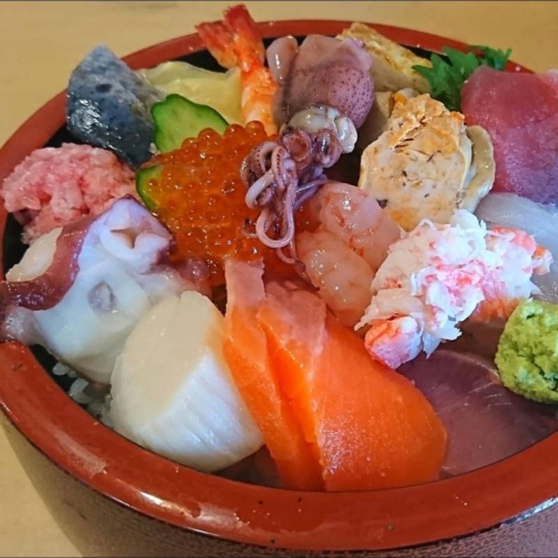 生ちらし 中盛り(弁天鮨 )