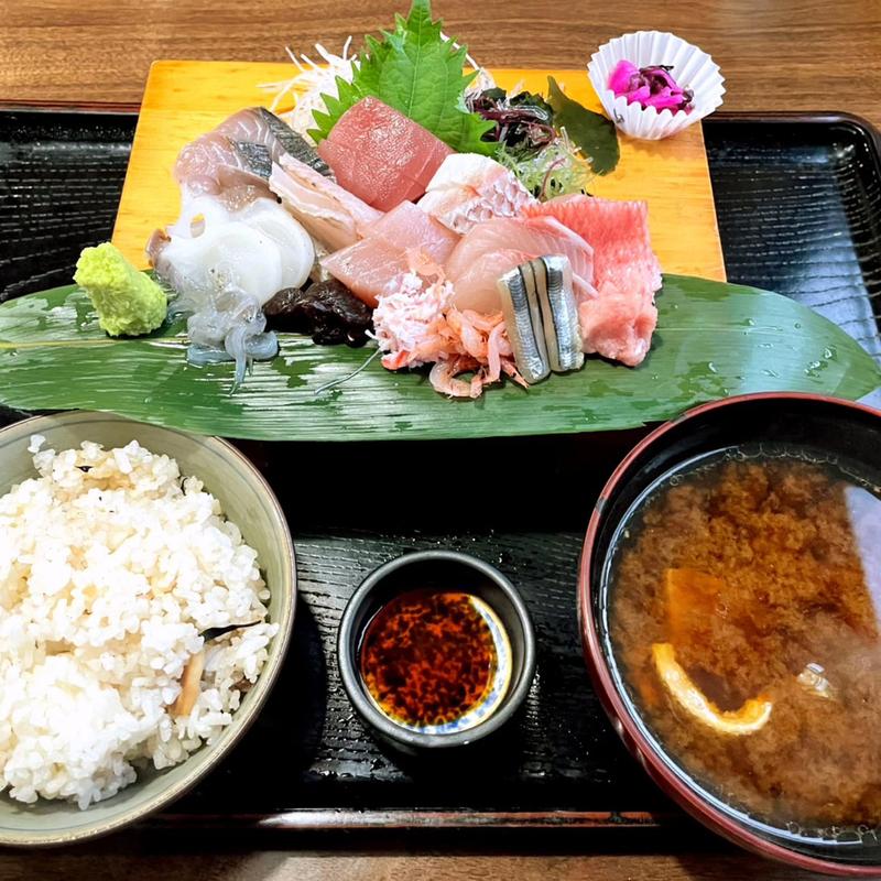 お刺身盛り合わせ定食 竹(平の食堂 （ひらのしょくどう）)