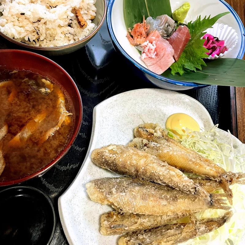 メヒカリ唐揚げ定食 (平の食堂 （ひらのしょくどう）)