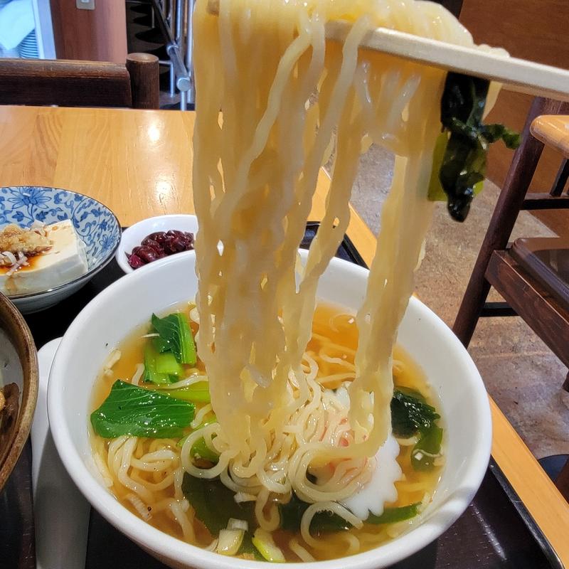 今週の定食焼肉丼半ラーメン(紅華)