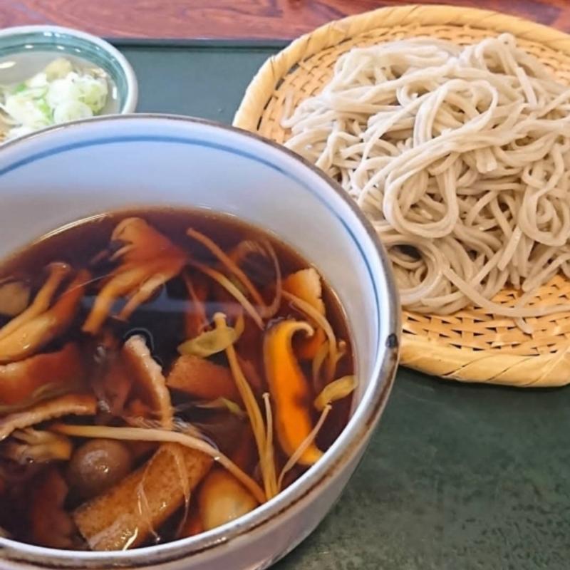 たっぷりきのこのつけ汁そば(そば処 うちだ)