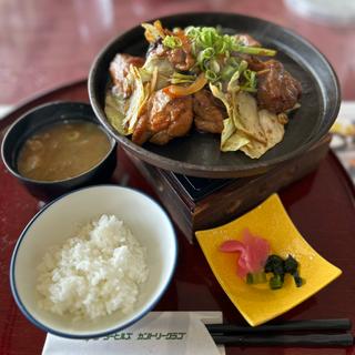 鶏ちゃん焼きと豚汁膳(鶏1.5倍(シーダーヒルズカントリークラブ)