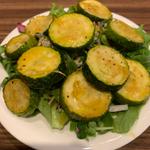 グレープフルーツ香るめっちゃズッキーニサラダ(ハーフ)(食い処BAR TRENTE (トラント))