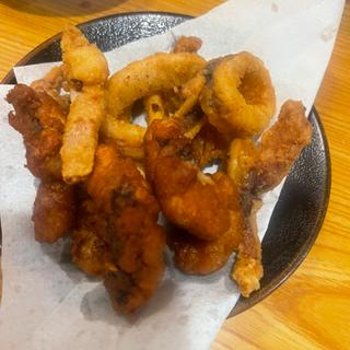 タコとイカの唐揚げ(武州うどんあかね&みどりダイニング)