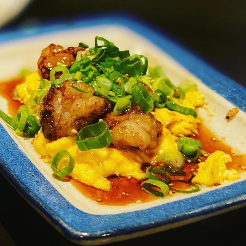 【1】名物！鉄板ホルモン焼き(お好みたまちゃん 青山店)