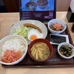 牛小鉢ソーセージエッグ朝食　アイスコーヒーL