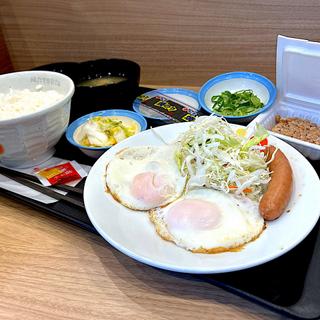 ソーセージエッグW定食(納豆)