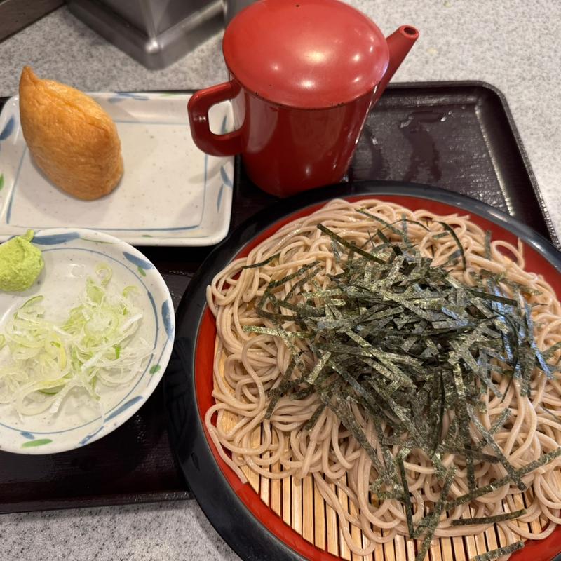 ざるそばとジャンボ五目いなり寿司(そば処 かめや 新橋店)