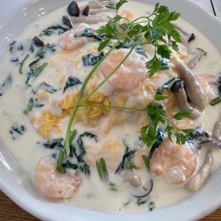 えびとほうれん草のクリームオムライス(OMU.OMU)
