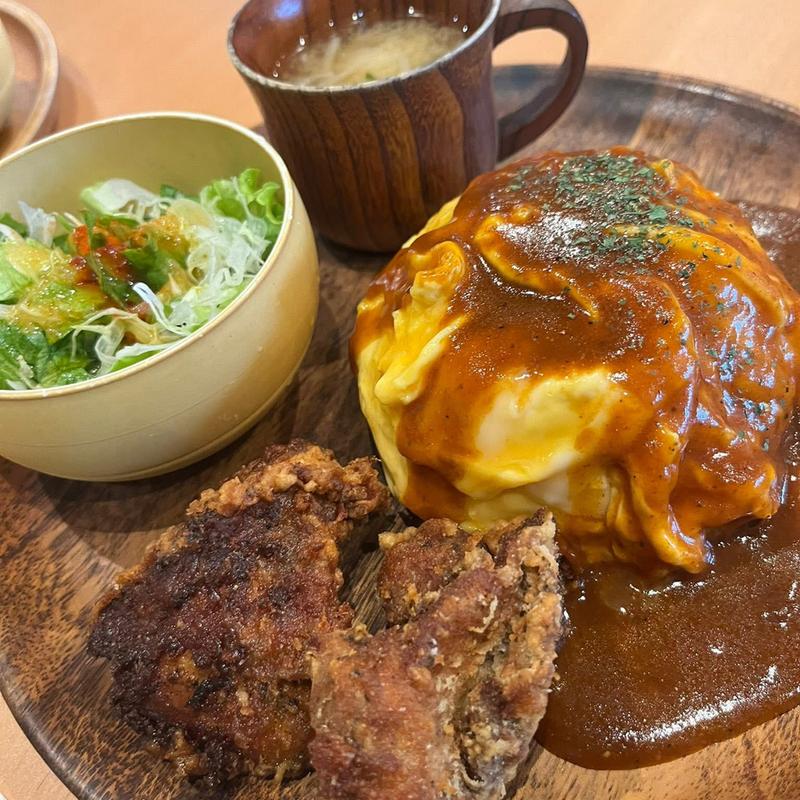 唐揚げ付きチーズオムライス(ハックルベリー )