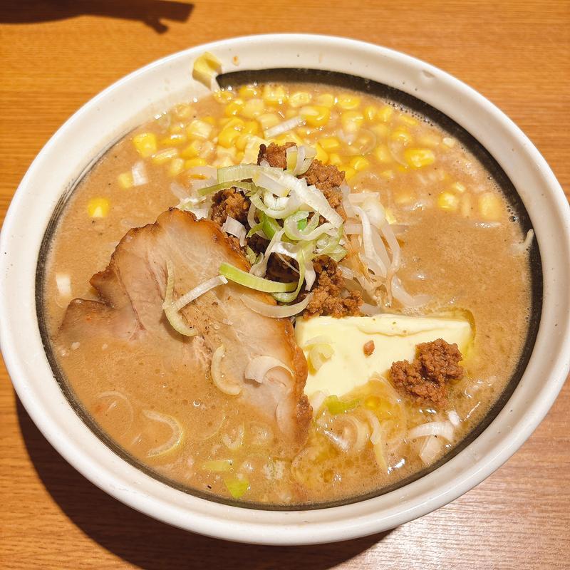 コーンバター白味噌ラーメン チャーシュートッピング(札幌味噌ラーメン アウラ 川崎銀柳街店)