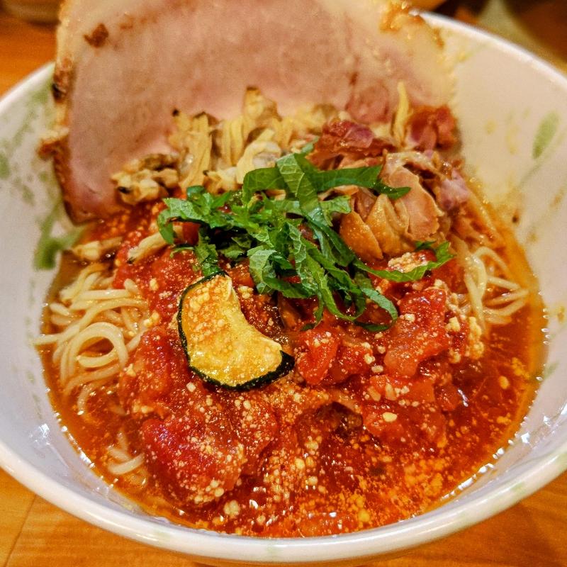 冷製トマトソースまぜそば(川の先の上)