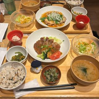麦富士豚のすりおろし野菜ソース
