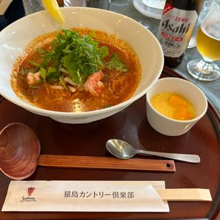 冷製トムヤムクンラーメンとマンゴープリン