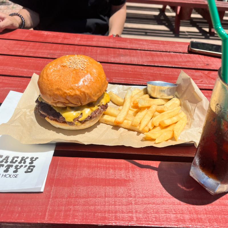 CB.SMARH(STACKY PATTY'S SMASH HOUSE)