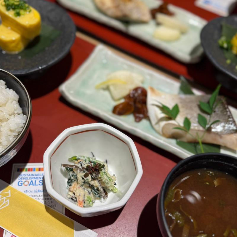 近大焼き魚御膳(近畿大学水産研究所はなれ)