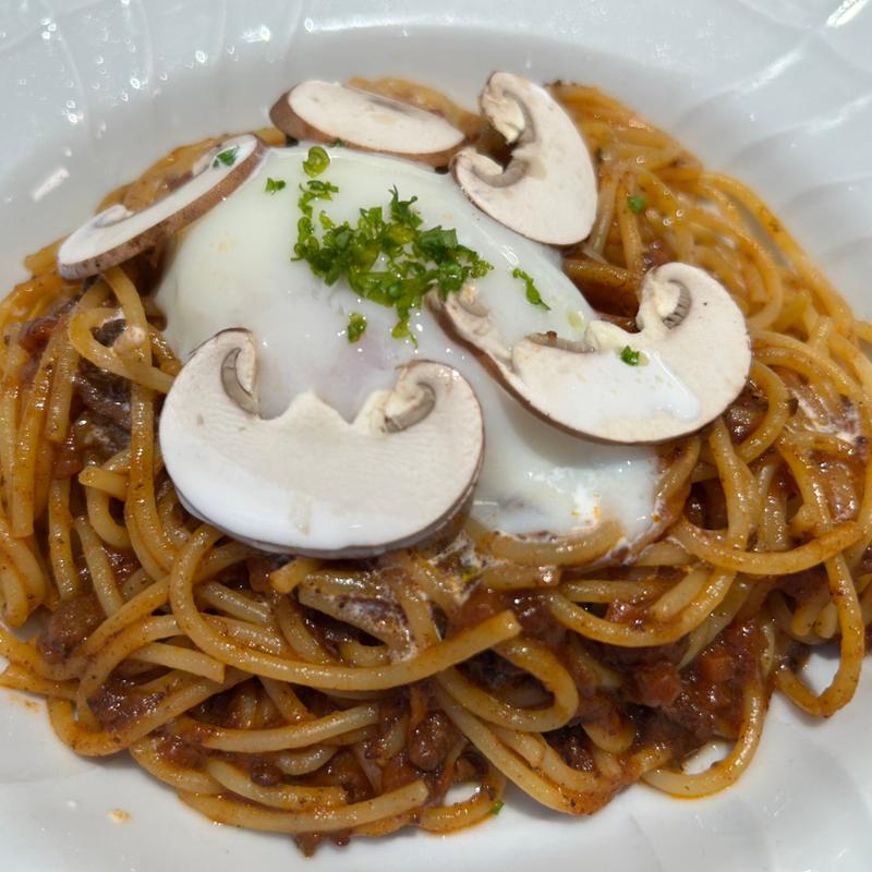 半熟卵の黒ボロネーゼ(エクセルシオール カフェ 新お茶の水店)