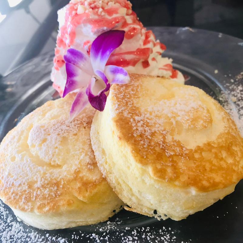 フレンチトーストとハワイアンリコッタパンケーキ ハーフ&ハーフ(Hona Cafe Itoshima Beach Resort)